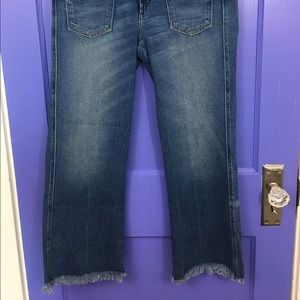 Anthropologie Trendy Flare Jeans !!✨